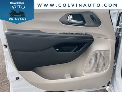 2024 Chrysler Pacifica Hybrid Select